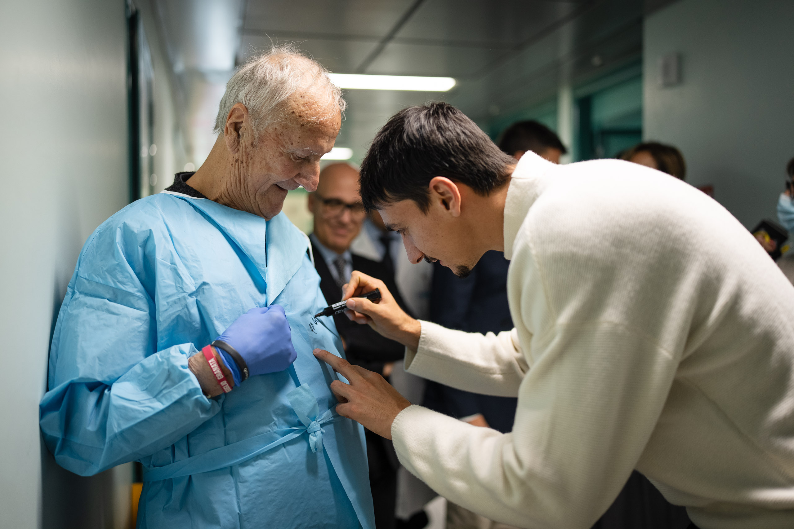 Il 30enne torinese Lorenzo Sonego,  attuale n.39 del ranking Atp, con un paziente dell'Istituto di Candiolo – IRCCS, centro di eccellenza per la ricerca e la cura dei tumori