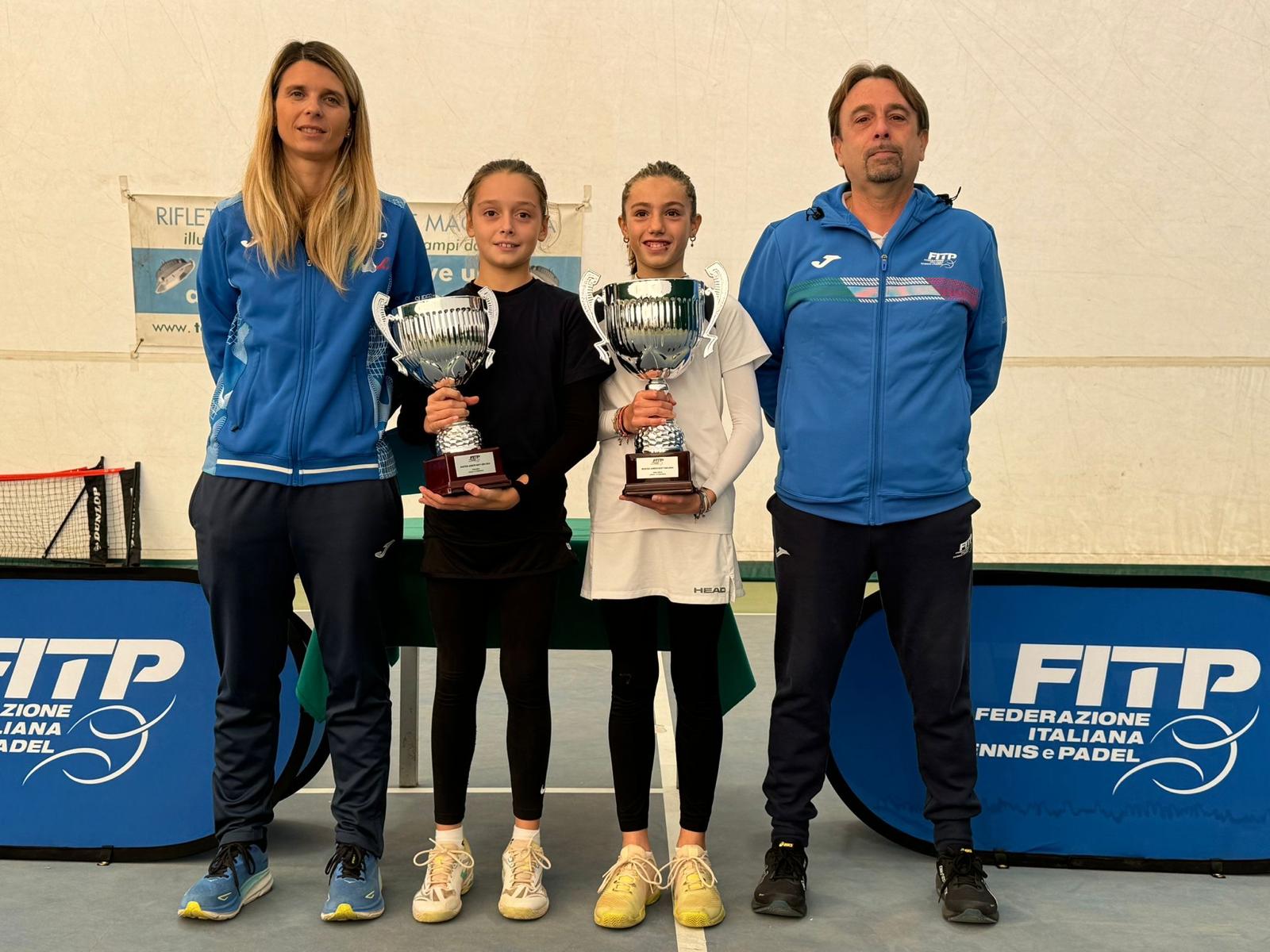 MASTER JUNIOR NEXT GEN ITALIA 2024 - La premiazione femminile under 10. La vincitrice Sofia Brigatti (a sinistra) e la finalista Vittoria Maria Casini