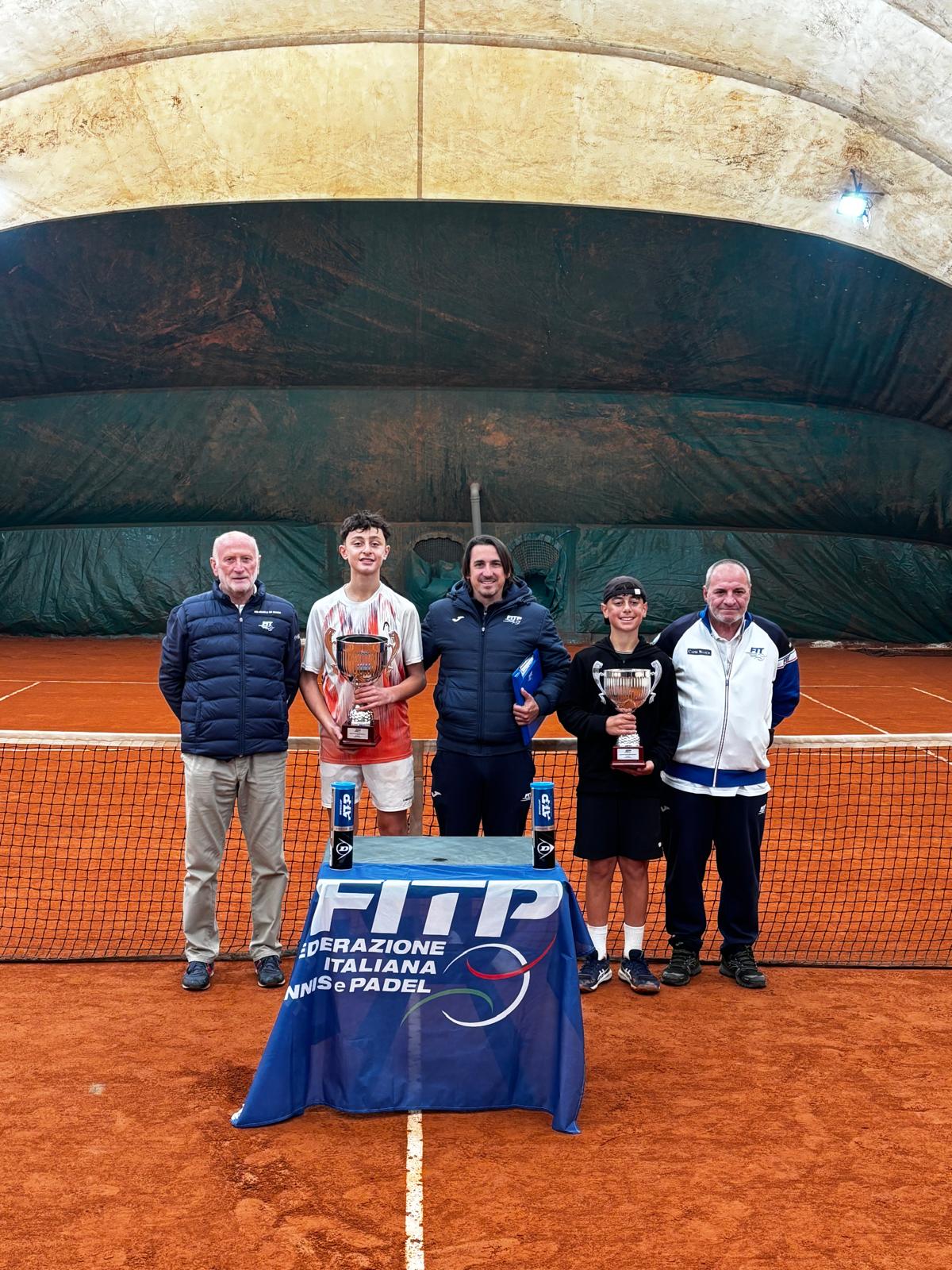 MASTER JUNIOR NEXT GEN ITALIA 2024 - La premiazione maschile under 12. Il vincitore Ulisse Bari (a sinistra) e il finalista Giovanni Di Leva