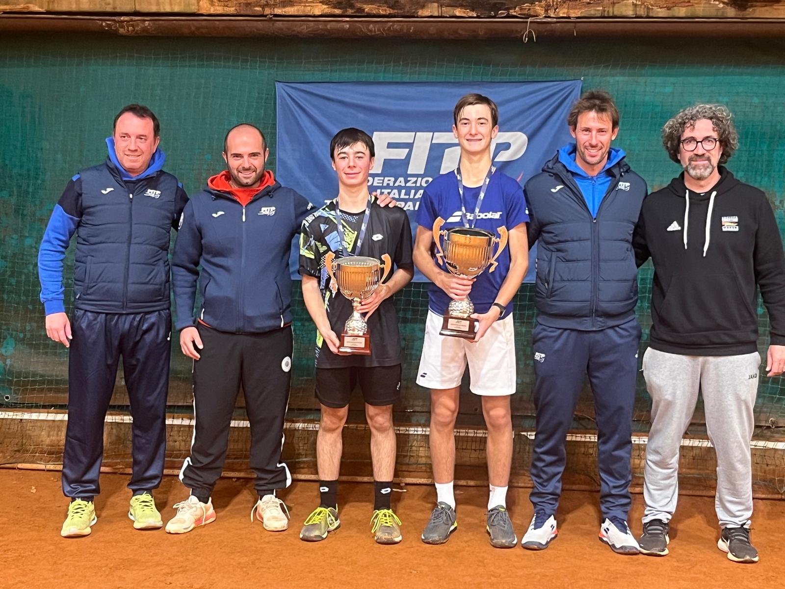 MASTER JUNIOR NEXT GEN ITALIA 2024 - La premiazione maschile under 14. Il vincitore Cesare Cattaneo (a sinistra) e il finalista Sebastiano Mantovani