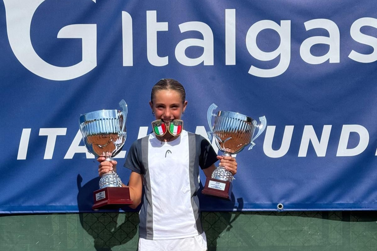 Brigatti con i due scudetti vinti nell'under 11 femminile