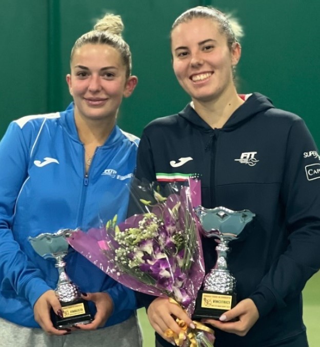 La premiazione del singolare femminile di seconda catergoria al De Coubertin