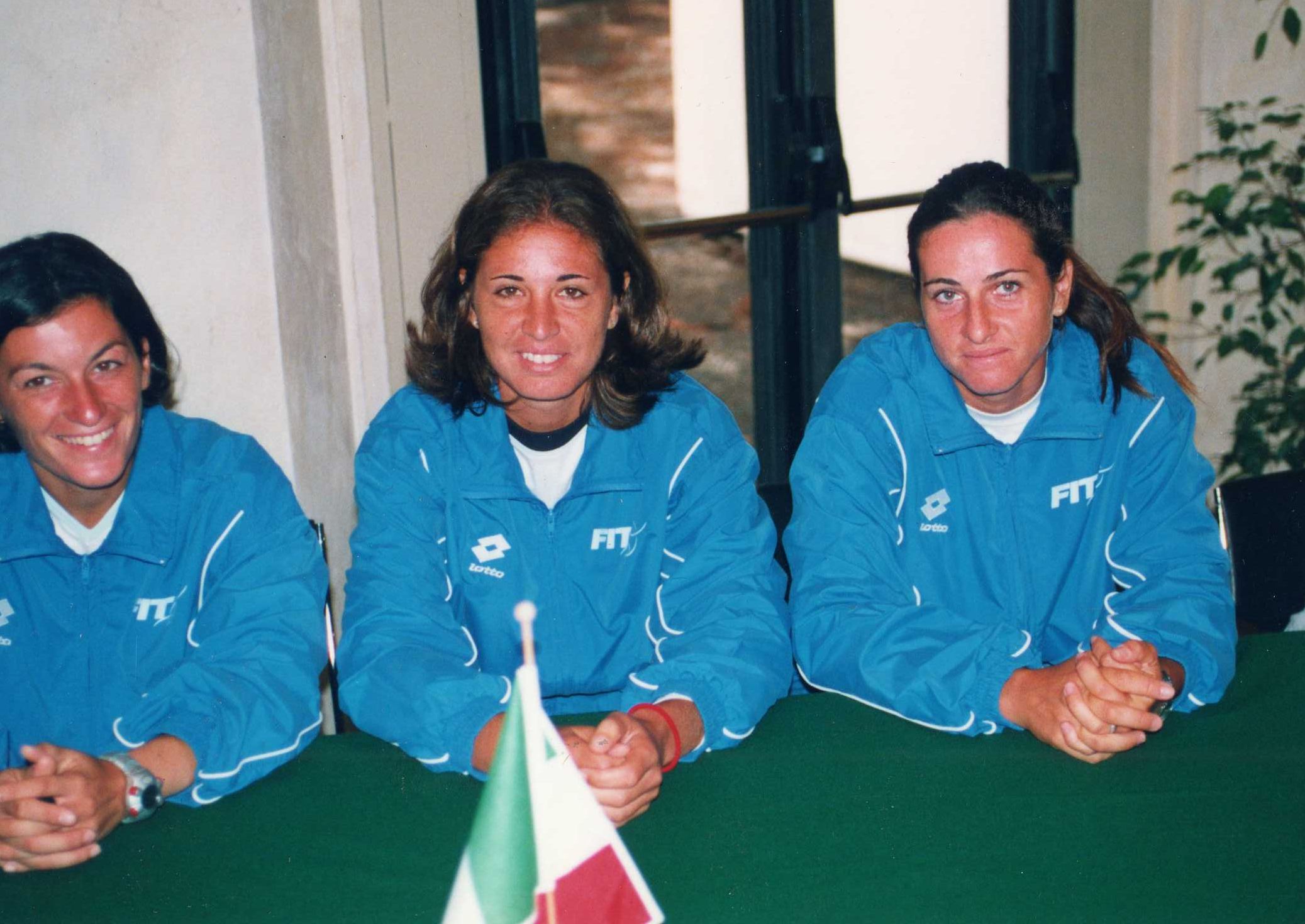 Silvia Farina, prima da destra, in Nazionale con Rita Grande e Adriana Serra Zanetti
