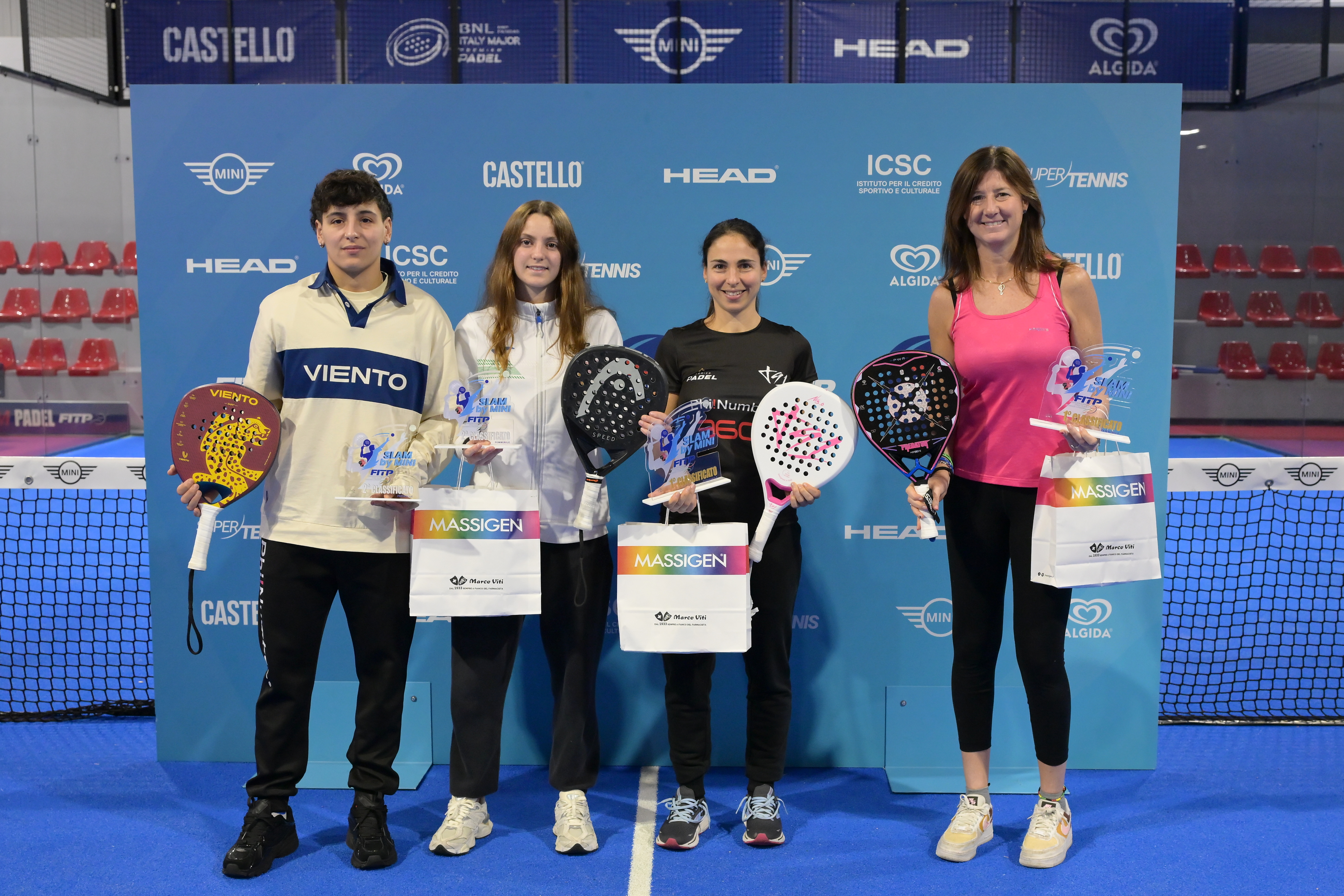 La premiazione del torneo femminile. Da sinistra: Marianela Montesi, Camilla Livioni, Giulia Sussarello, Emily Stellato (foto FITP)