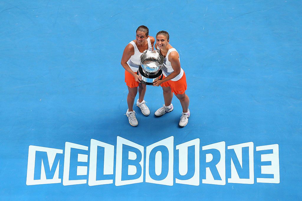Roberta Vinci e Sara Errani conquistano il loro primo titolo agli Australian Open nel 2013 (Foto Getty Images)