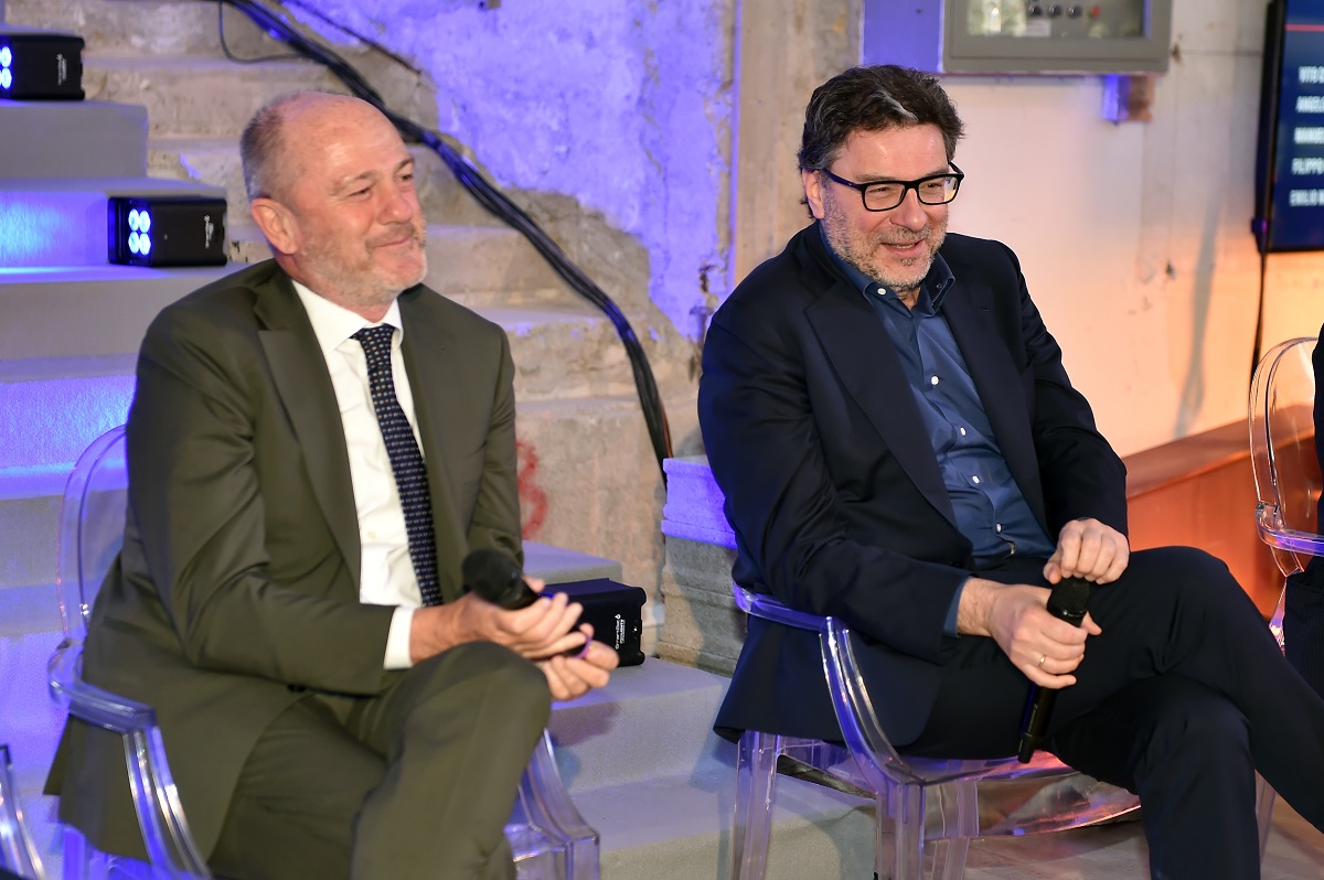 Il presidente della Federazione Italiana Tennis e Padel, Angelo Binaghi, e accanto Giancarlo Giorgetti, Ministro dell'Economia e delle Finanze, durante l'incontro del ciclo 