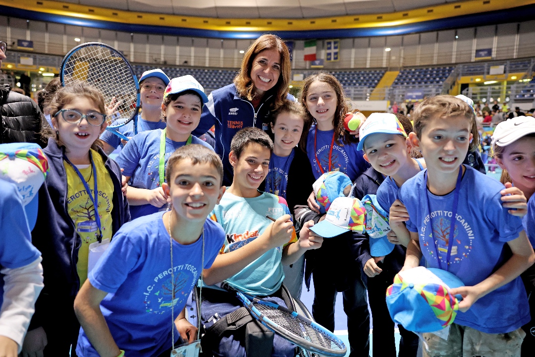 Rita Grande tra alcuni piccoli protagonisti della giornata di 