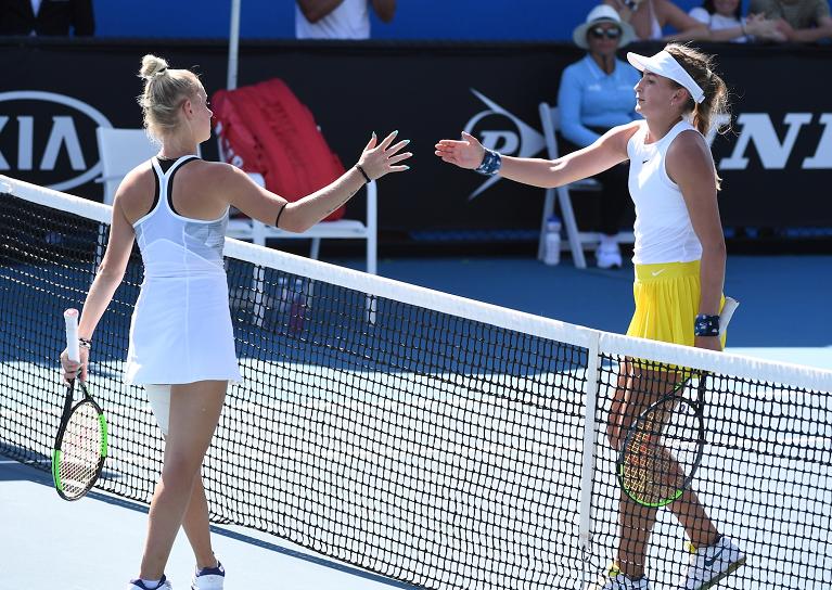 La stretta di mano finale tra Delai e Jimenez-Kasintseva (foto Dell'Olivo)