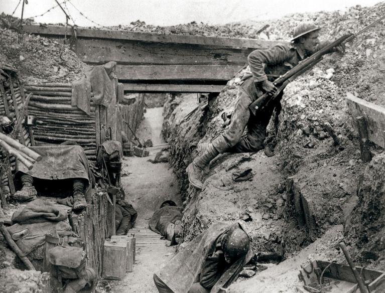 Soldato in trincea durante la prima guerra mondiale