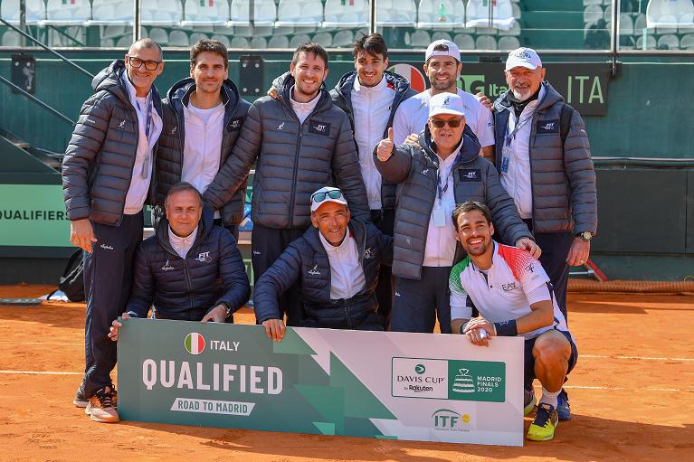 La squadra azzurra festeggia la qualificazione alle Finals di Coppa Davis 2020 (foto Sposito)