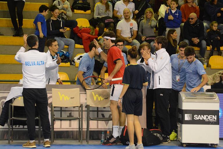 Finale A1 2019: Roberto Marcora festeggiato dai compagni di squadra