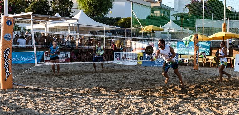 Beach tennis