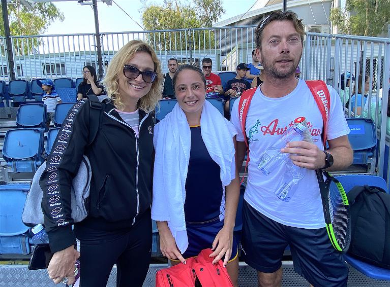 Elisabetta Cocciaretto tra il capitano di Fed Cup Tathiana Garbin e coach Fausto Scolari (foto Dell'Olivo)