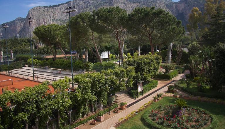 Il Circolo del Tennis Palermo è dotato di 12 campi in terra battuta
