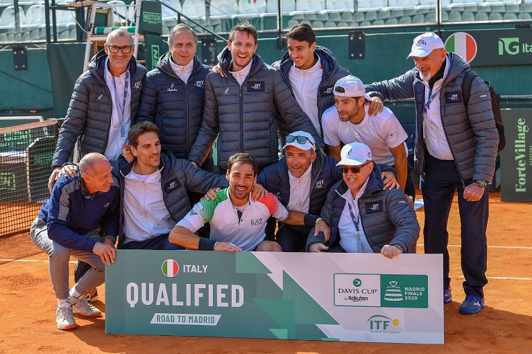 La squadra azzurra festeggia la qualificazione alle Finals di Coppa Davis 2020 (foto Sposito)