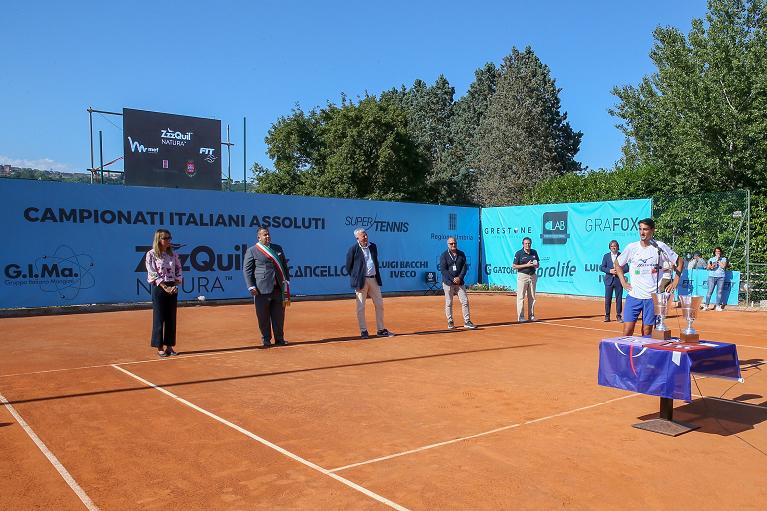 La premiazione degli Assoluti a Todi con il distanziamento sociale