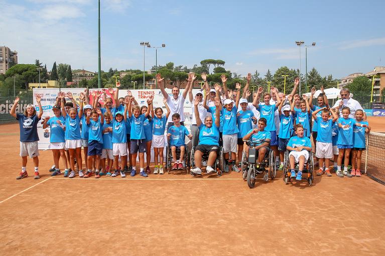 Master Tennis Trophy FIT Kinder +Sport: il gruppo dei premiati con Paolo Calabresi