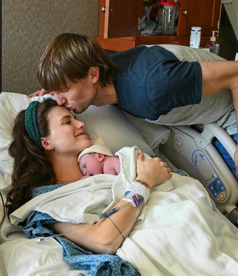 Andreas Seppi con la moglie Michela e la figlia Liv appena nata