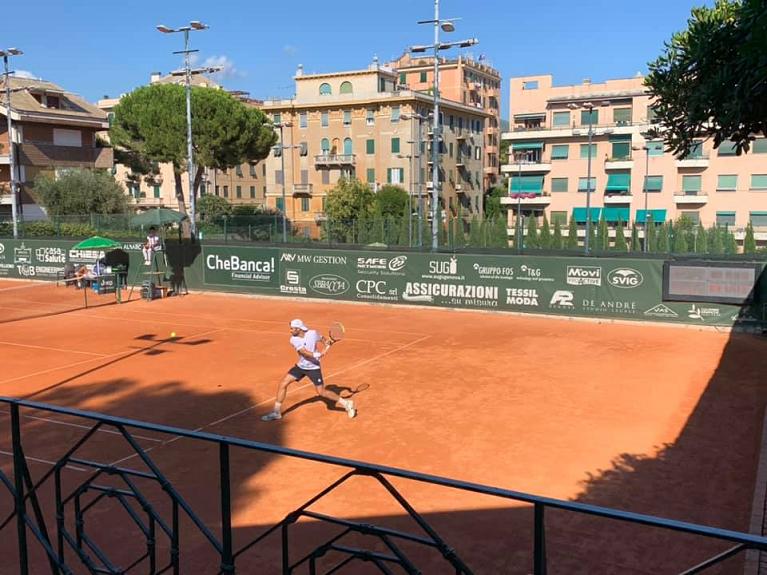 Simone Bolelli impegnato al Park Tennis Gevova contro il Tc Parioli