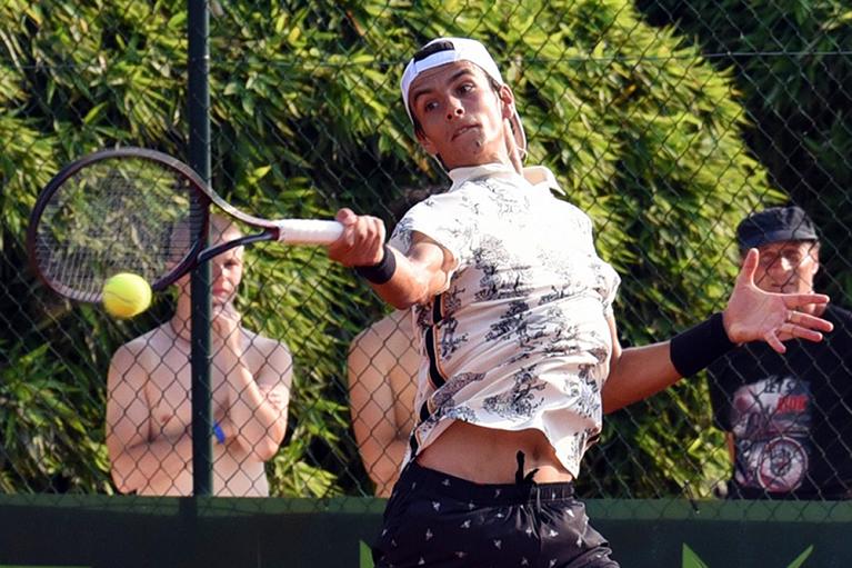 Lorenzo Musetti in azione all’Aspria Harbour Club 