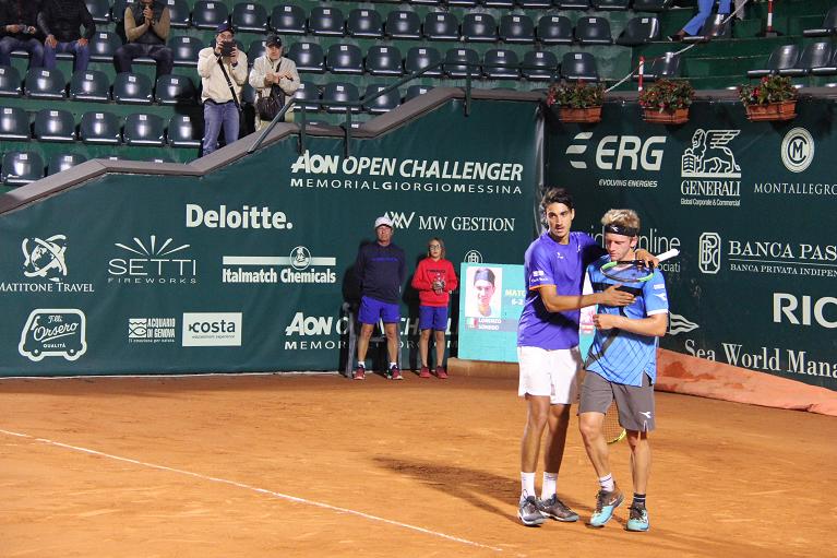 Genova challenger 2019: Lorenzo Sonego abbraccia Davidovich Fokina