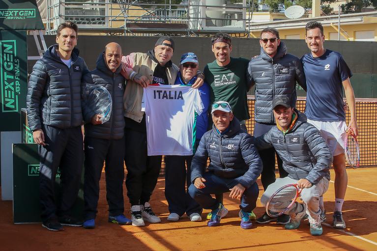 Scatto di gruppo a Cagliari (foto Sposito)