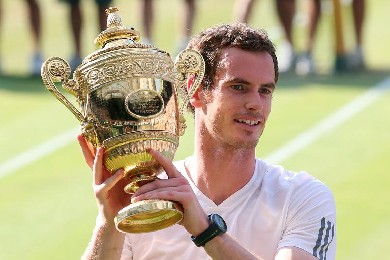 Murray con il trofeo di Wimbledon