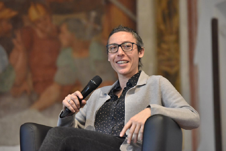 Francesca Schiavone durante la tavola rotonda a Milano (foto www.casamica.it)