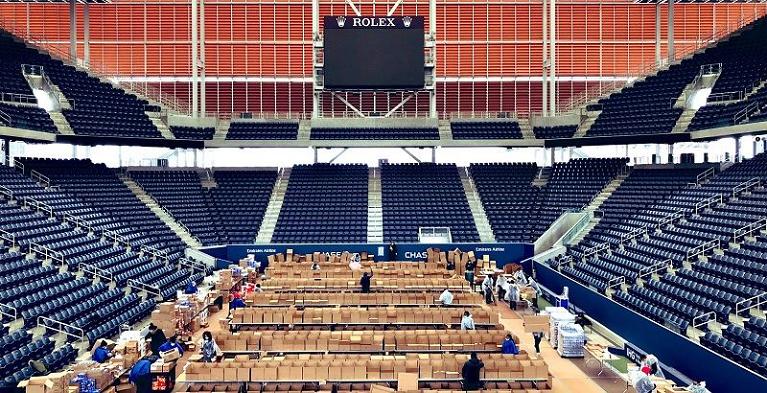 Il “Louis Armstrong Stadium” deposito per tonnellate di forniture mediche e alimentari 