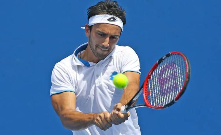 Il rovescio del tennista campano
