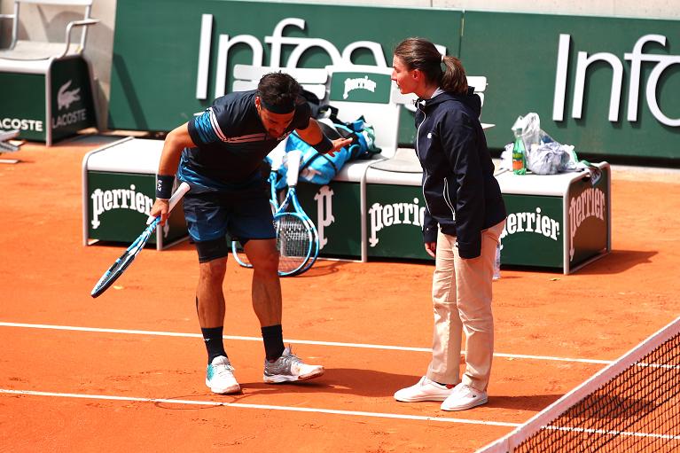Fabio Fognini con il giudice arbitro