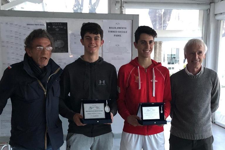 La premiazione del torneo di terza categoria maschile singolare giocato al Royal Club