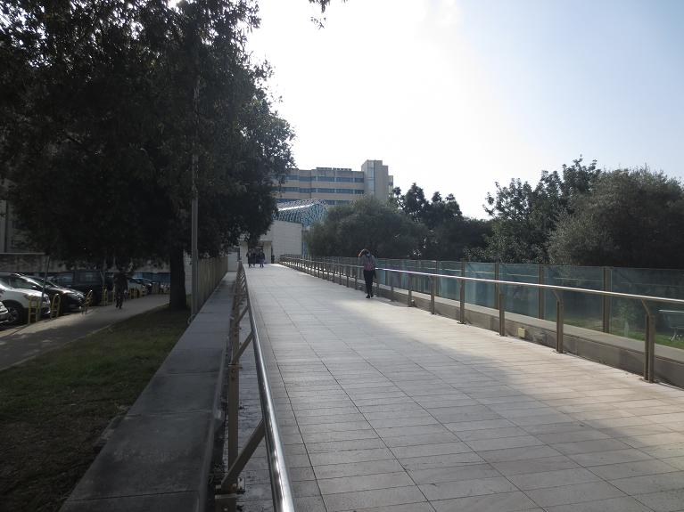 Ingresso dell'ospedale Brotzu di Cagliari