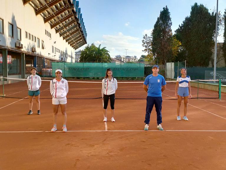La Torres Tennis Sassari vincitrice della serie C femminile con il maestro Alessandro Caggiari