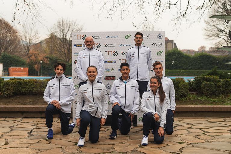 I ragazzi del progetto Torino Tennis Talents con Arbino e Sonego