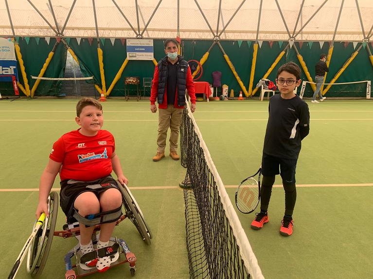 Lorenzo Valentini in campo nella tappa Tennis Trophy FIT Kinder Joy of Moving