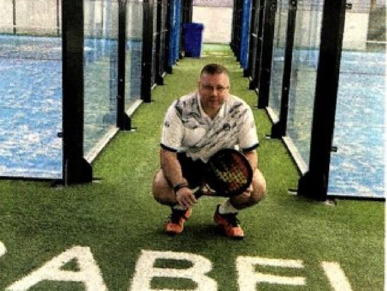 Don Giuseppe Praticò sui campi da padel