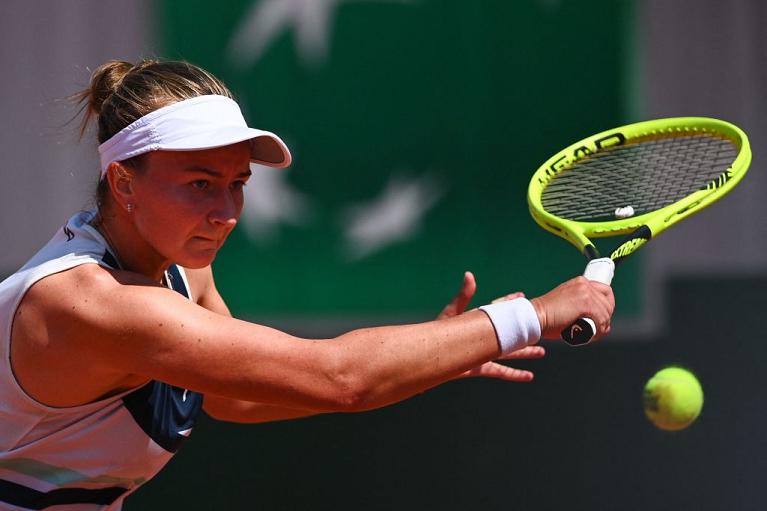 Barbora Krejcikova colpisce di rovescio (foto Getty Images)