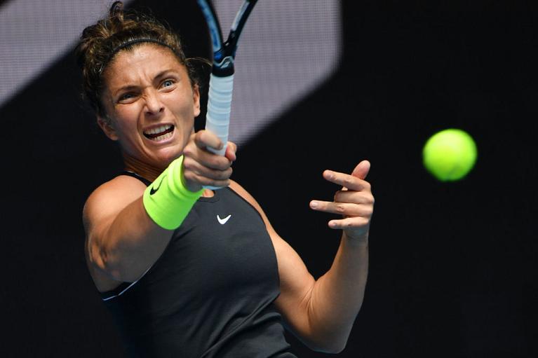 Sara Errani colpisce di diritto (foto Getty Images)