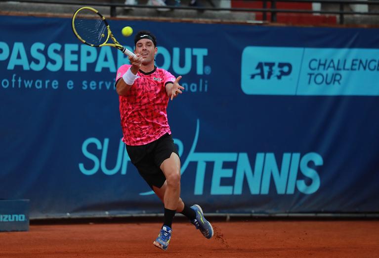 Marco Cecchinato colpisce di diritto (foto San Marino Open/Calabrò)