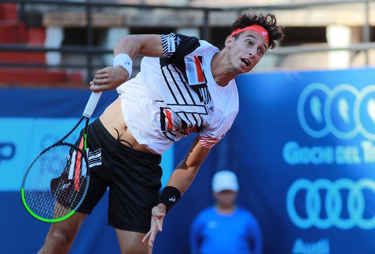 Francesco Forti al servizio (foto San Marino Open/Calabrò)
