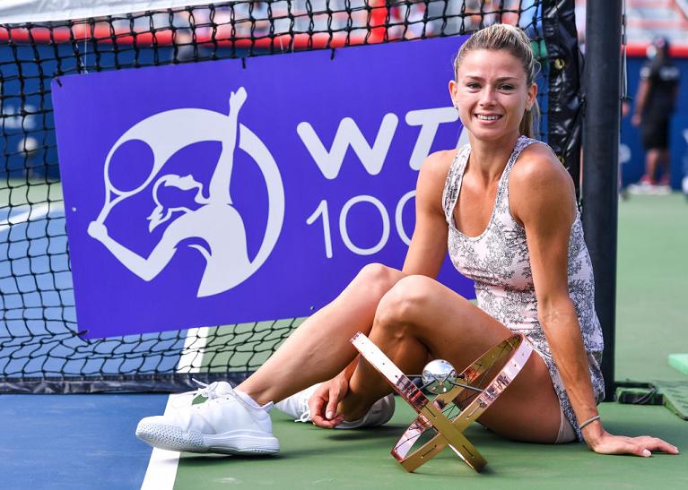 Camila Giorgi con il suo primo trofeo 