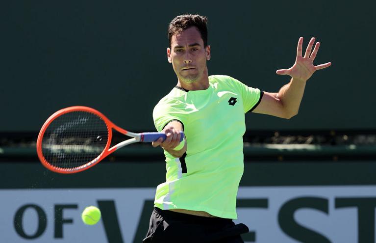 Gianluca Mager colpisce di diritto (foto Getty Images)
