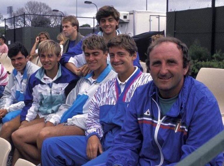 Ciro con i ragazzi della nazionale italian under 16: il primo accanto a lui è Andrea Gaudenzi, attuale presidente dell'ATP ed ex n.