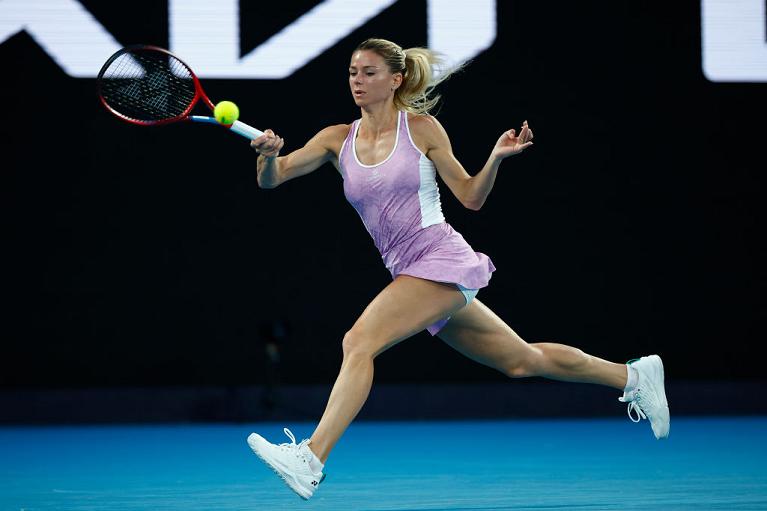 Un recupero di diritto in allungo di Camila Giorgi (foto Getty Images)