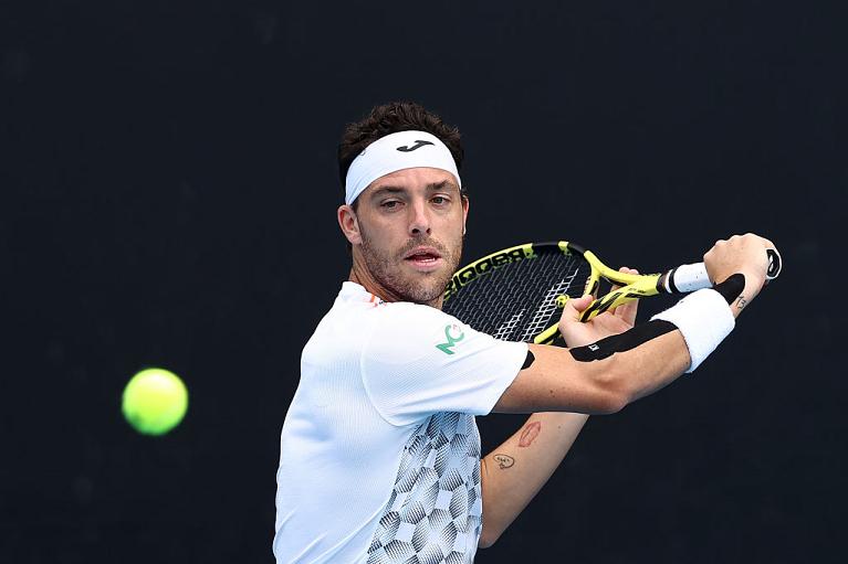 Il rovescio di Marco Cecchinato (foto Getty Images)