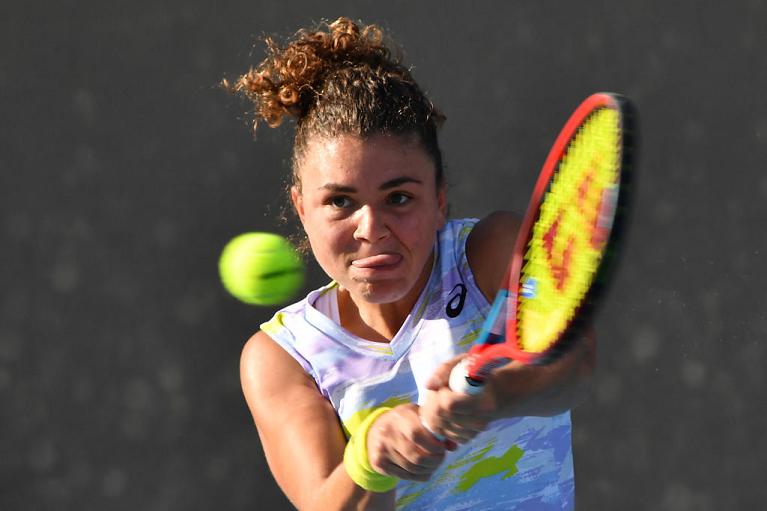 Jasmine Paolini colpisce di rovescio (foto Getty Images)