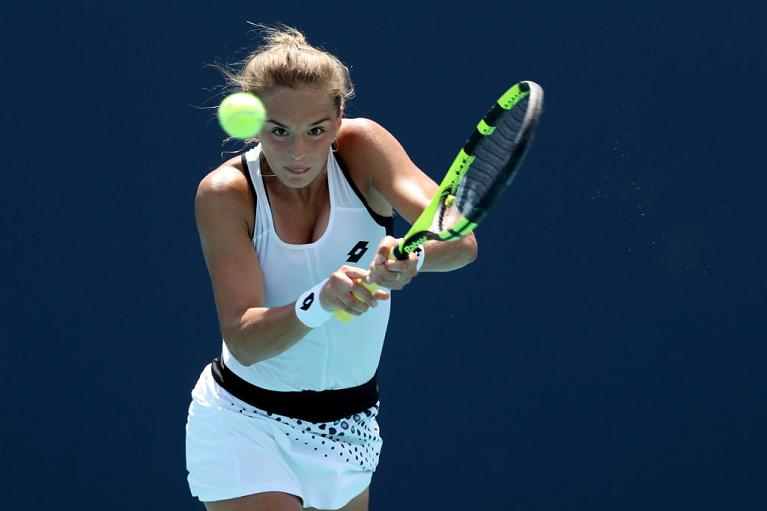 Lucia Bronzetti colpisce di rovescio (foto Getty Images)