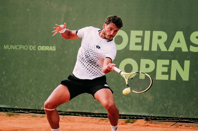 Alessandro Giannessi colpisce di diritto (foto Oeiras Challenger website)