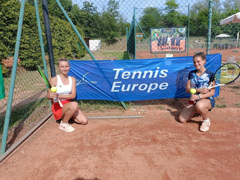 Elena Francese (a destra) e Angelica Sara
